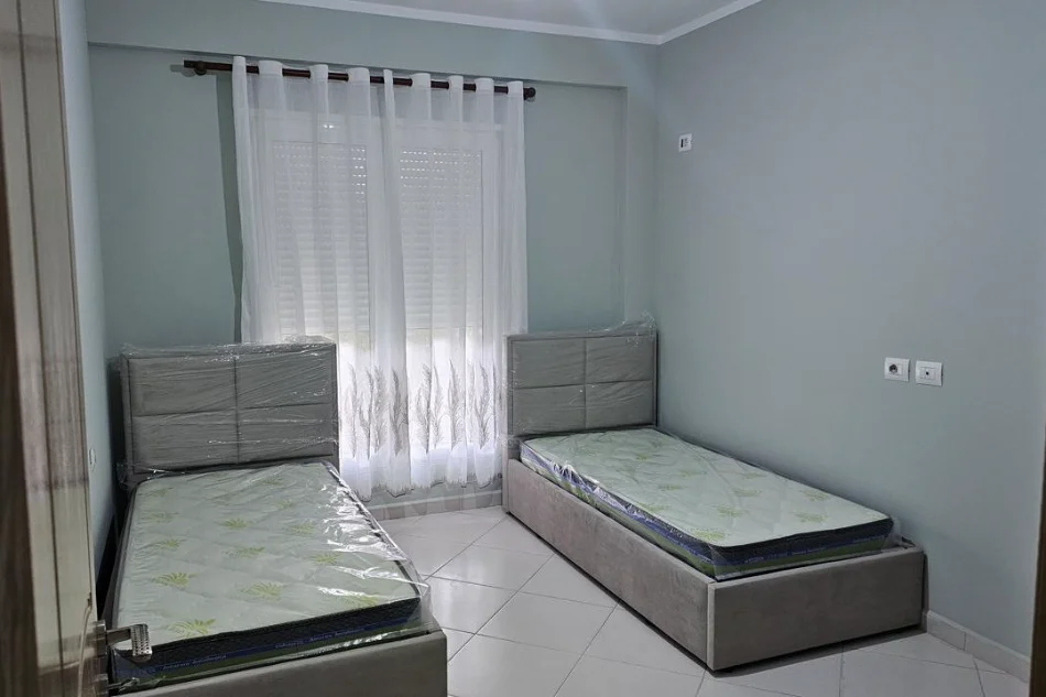 Tirane, jepet me qera apartament 2+1+Ballkon , 90 m² 650 € (Kopshti Zoologjik)