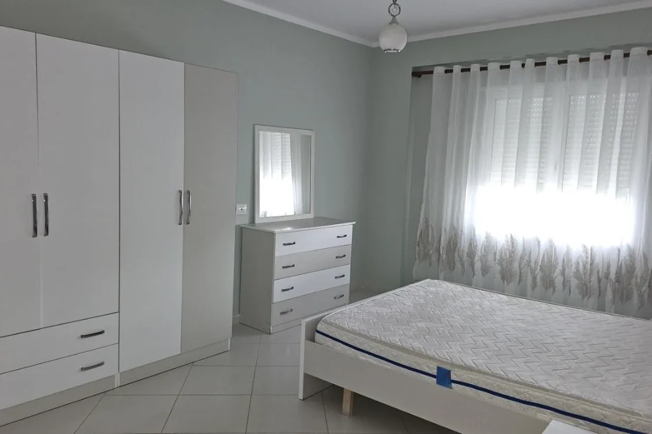 Tirane, jepet me qera apartament 2+1+Ballkon , 90 m² 650 € (Kopshti Zoologjik)