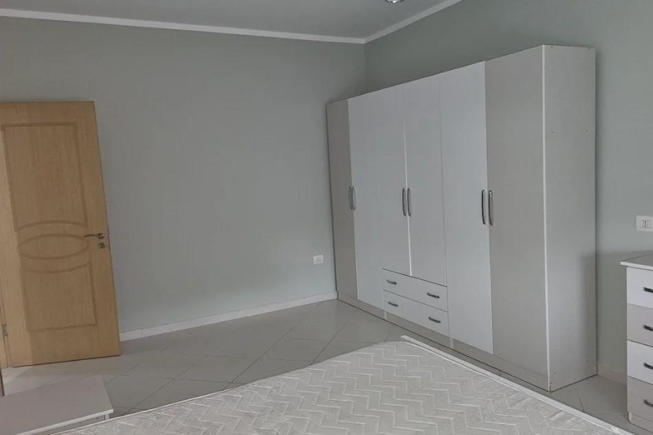 Tirane, jepet me qera apartament 2+1+Ballkon , 90 m² 650 € (Kopshti Zoologjik)