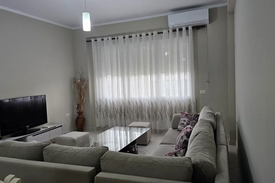 Tirane, jepet me qera apartament 2+1+Ballkon , 90 m² 650 € (Kopshti Zoologjik)