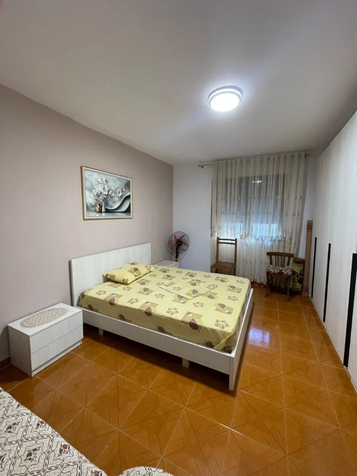 Tirane, jepet me qera apartament 1+1+Ballkon Kati 3, 70 m² 450 € (Rruga Ndre Mjeda)