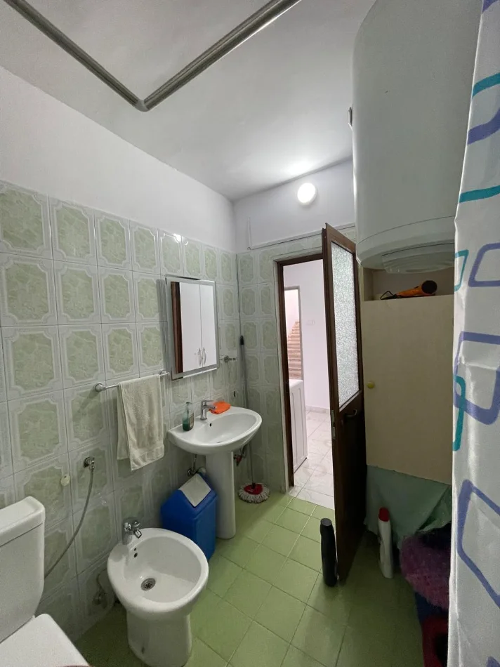Tirane, jepet me qera apartament 1+1+Ballkon Kati 3, 70 m² 450 € (Rruga Ndre Mjeda)