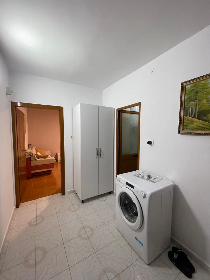 Tirane, jepet me qera apartament 1+1+Ballkon Kati 3, 70 m² 450 € (Rruga Ndre Mjeda)