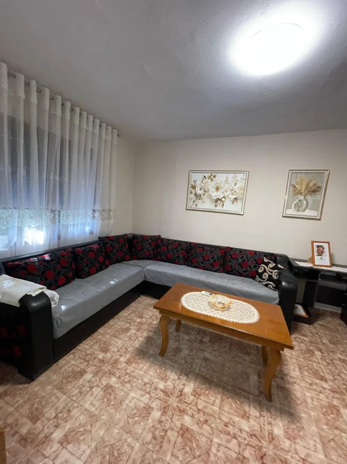 Tirane, jepet me qera apartament 1+1+Ballkon Kati 3, 70 m² 450 € (Rruga Ndre Mjeda)