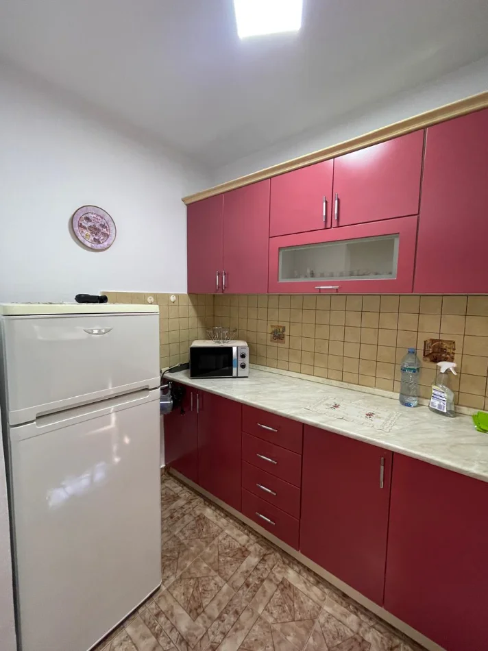 Tirane, jepet me qera apartament 1+1+Ballkon Kati 3, 70 m² 450 € (Rruga Ndre Mjeda)