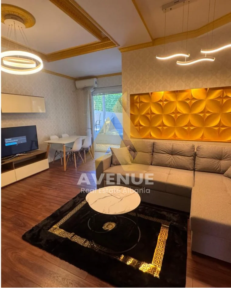 Tirane, jepet me qera apartament 2+1+Ballkon Kati 1, 140 m² 750 € (rruga Hamdi Garunja)