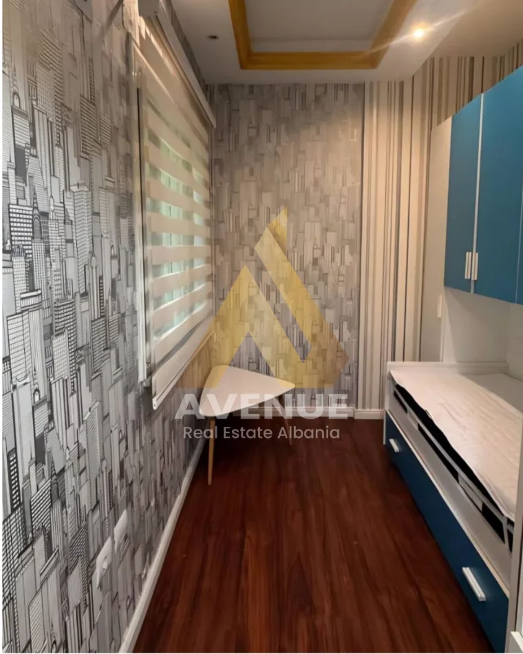 Tirane, jepet me qera apartament 2+1+Ballkon Kati 1, 140 m² 750 € (rruga Hamdi Garunja)