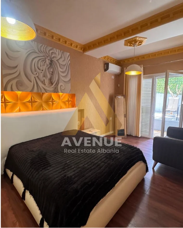 Tirane, jepet me qera apartament 2+1+Ballkon Kati 1, 140 m² 750 € (rruga Hamdi Garunja)