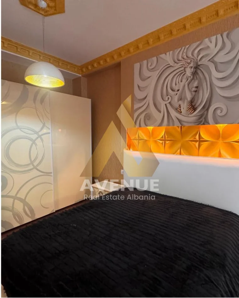 Tirane, jepet me qera apartament 2+1+Ballkon Kati 1, 140 m² 750 € (rruga Hamdi Garunja)