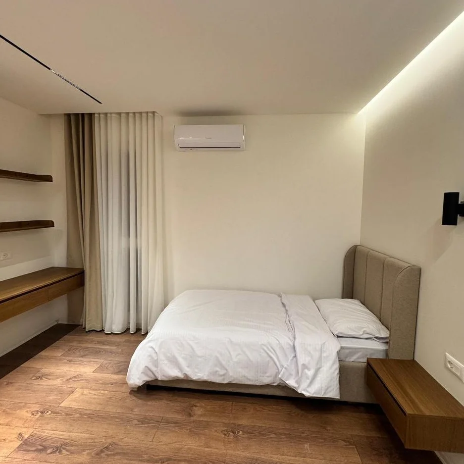 Tirane, jepet me qera apartament 2+1+Aneks+Ballkon , 90 m² 800 € (Xhamllik)