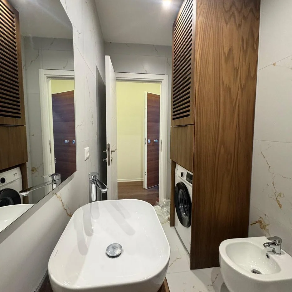 Tirane, jepet me qera apartament 2+1+Aneks+Ballkon , 90 m² 800 € (Xhamllik)
