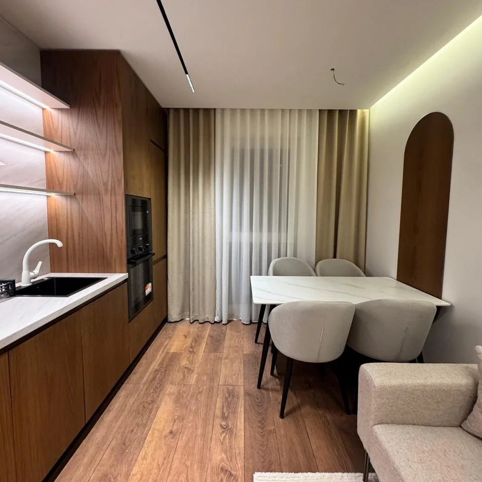 Tirane, jepet me qera apartament 2+1+Aneks+Ballkon , 90 m² 800 € (Xhamllik)