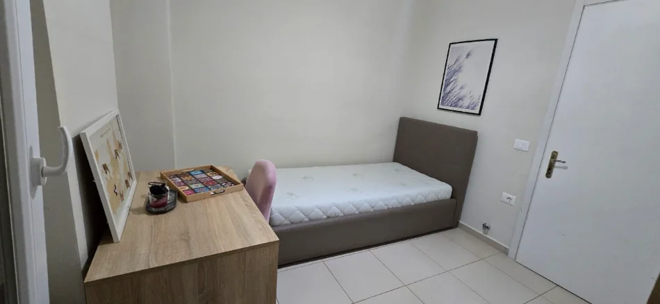 Tirane, jepet me qera apartament 2+1+Ballkon Kati 2, 93 m² 800 € (Kopshti Zoologjik)