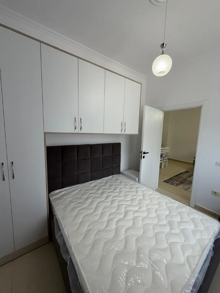 Tirane, jepet me qera apartament 1+1+Aneks+Ballkon Kati 2, 60 m² 500 € (kodra e diellit)