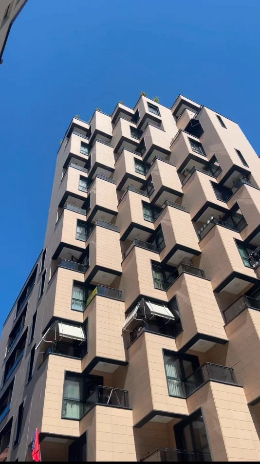 Tirane, jepet me qera apartament 2+1+Aneks+Ballkon , 100 m² 1.300 € (rruga e kosovareve)