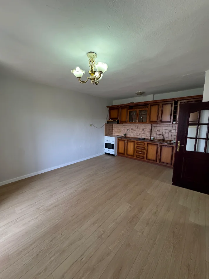 Tirane, shitet apartament 1+1+Ballkon Kati 4, 60 m² 108.000 € 