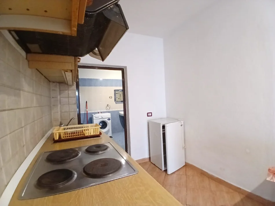 Tirane, jepet me qera apartament 1+1 Kati 1, 60 m² 350 € (21 Dhjetori)