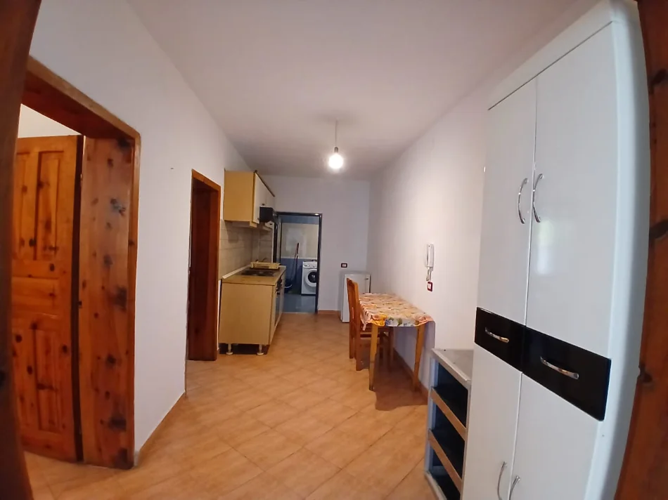 Tirane, jepet me qera apartament 1+1 Kati 1, 60 m² 350 € (21 Dhjetori)
