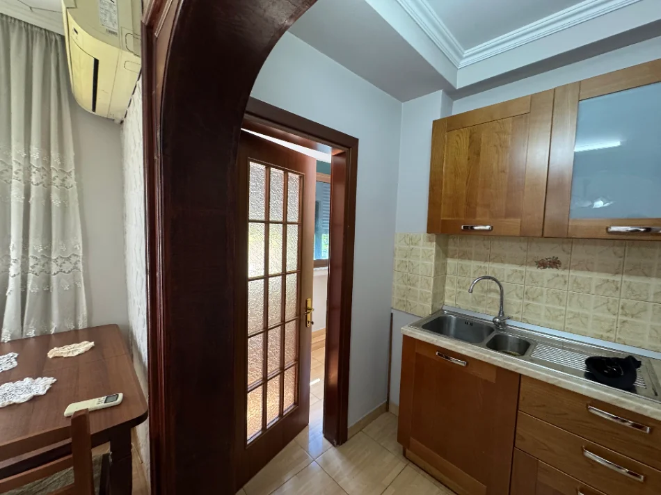 Tirane, jepet me qera apartament 1+1 Kati 4, 380 € 