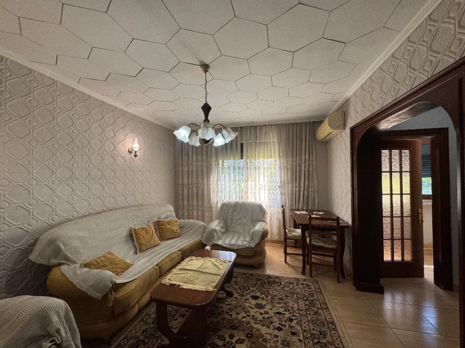 Tirane, jepet me qera apartament 1+1 Kati 4, 380 € 
