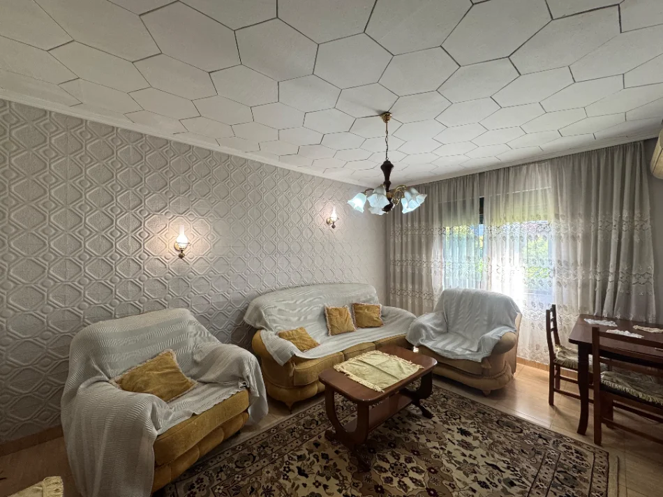 Tirane, jepet me qera apartament 1+1 Kati 4, 380 € 