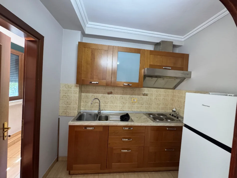 Tirane, jepet me qera apartament 1+1 Kati 4, 380 € 