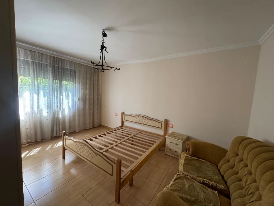Tirane, jepet me qera apartament 1+1 Kati 4, 380 € 