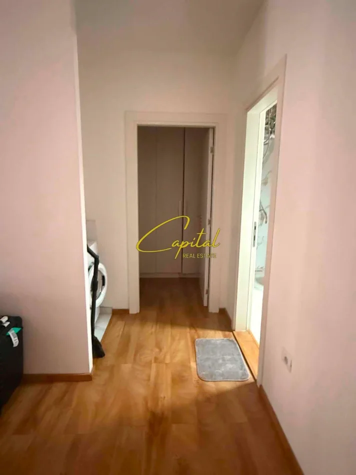 Tirane, jepet me qera apartament 1+1 Kati 2, 60 m² 600 € (ISH STACIONI TRENIT)