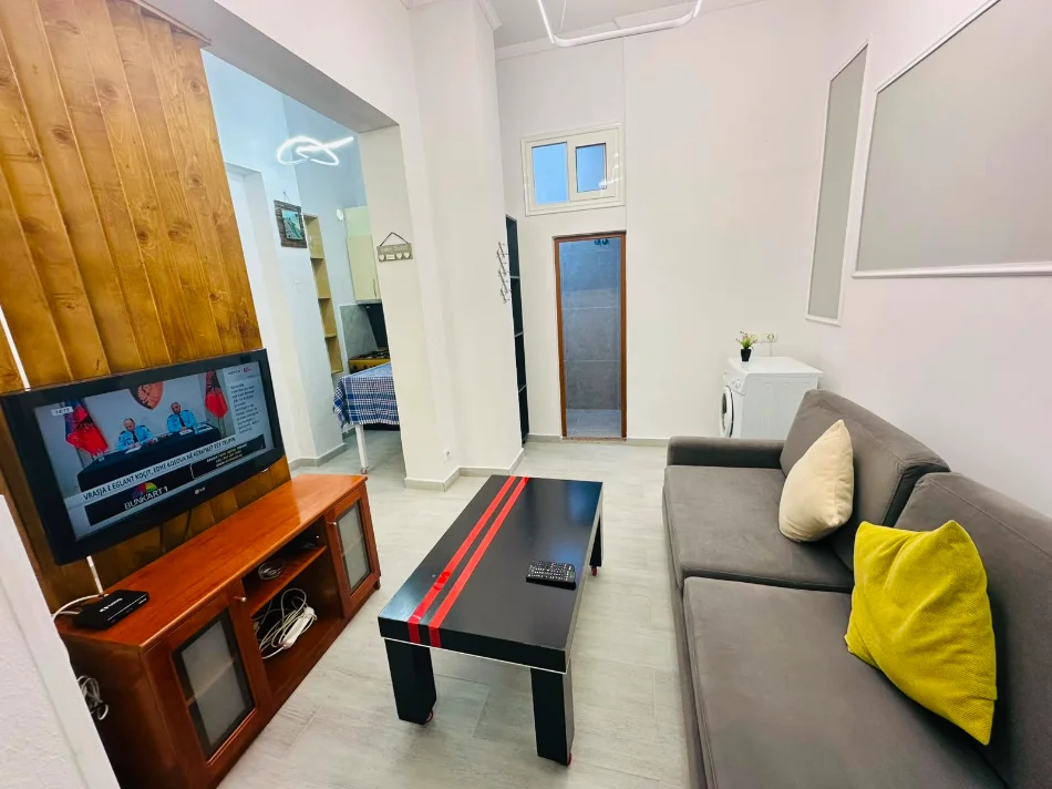 Tirane, jepet me qera garsoniere Kati 1, 40 m² 400 mije leke (ISH PARKU)
