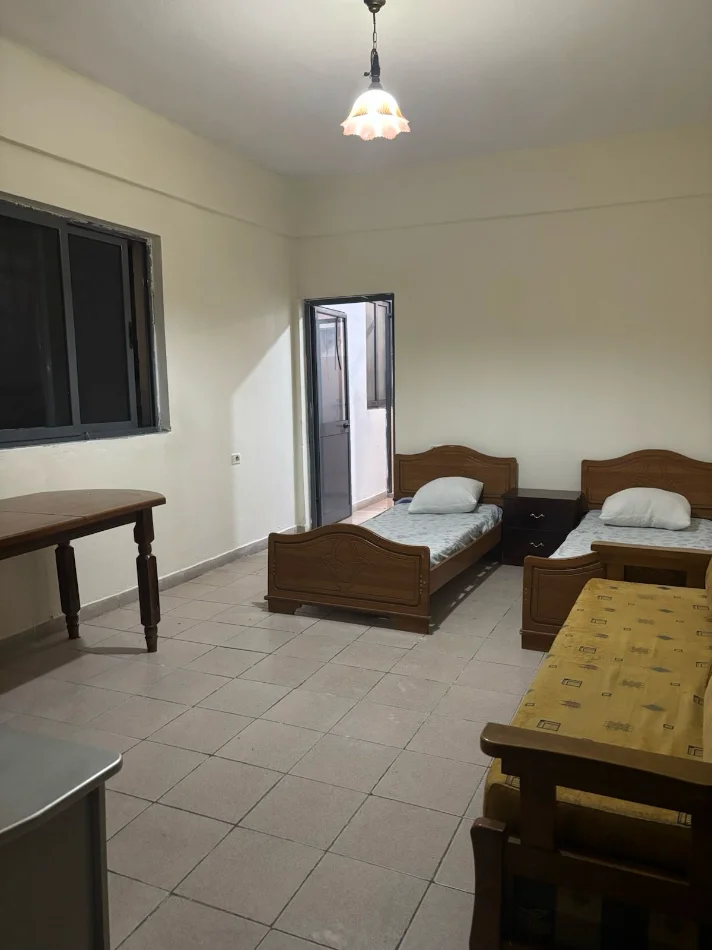 Tirane, jepet me qera apartament 1+1 Kati 1, 40 m² 270 € (Blloku i Vilave Selite, Prane Komunes se Parisit)
