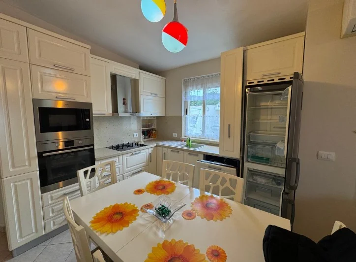 Durres, shitet apartament 2+1+Ballkon , 80 m² 200.000 € (Gjiri i Lalzit)