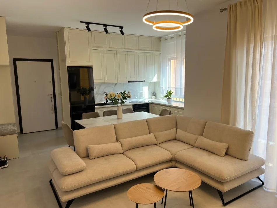 Tirane, jepet me qera apartament 2+1 , 