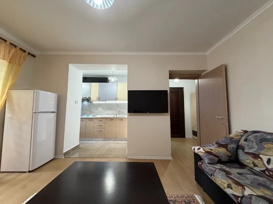 Tirane, jepet me qera apartament 1+1 Kati 2, 60 m² 550 € (Rruga Dalip Zavani)