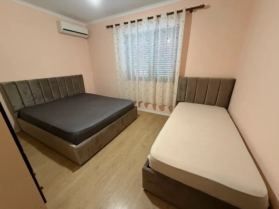 Tirane, jepet me qera apartament 1+1 Kati 2, 60 m² 550 € (Rruga Dalip Zavani)
