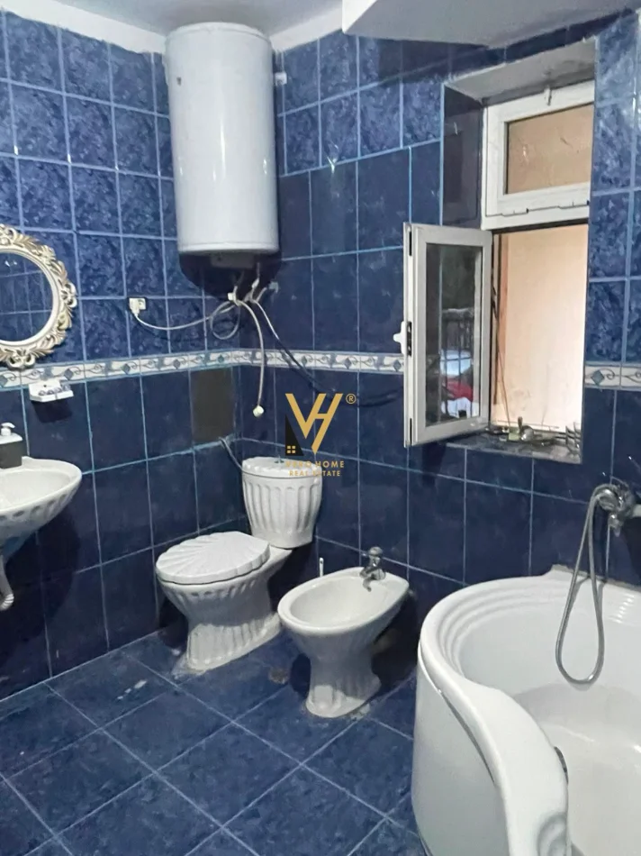 Tirane, shitet apartament 2+1+Ballkon Kati 1, 70 m² 145.000 € (RRUGA E DURRESIT)