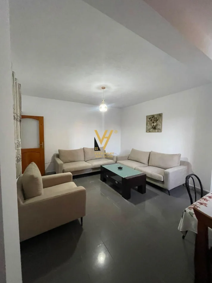 Tirane, jepet me qera apartament 2+1+Ballkon Kati 1, 70 m² 500 € (RRUGA E DURRESIT)