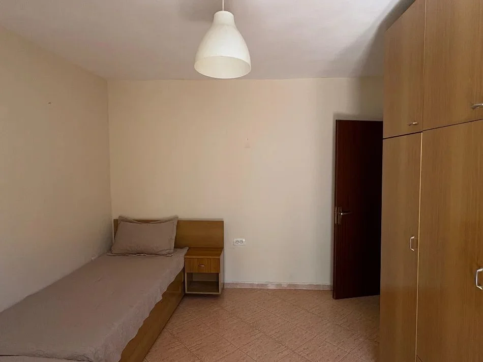 Tirane, jepet me qera apartament 2+1 Kati 5, 75 m² 550 € (Njesia Bashkiake NR.2 prane Shkolles se Baletit)
