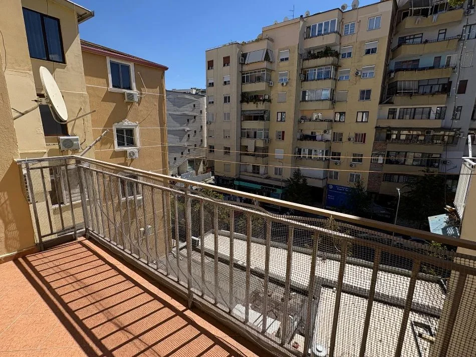Tirane, jepet me qera apartament 2+1 Kati 5, 75 m² 550 € (Njesia Bashkiake NR.2 prane Shkolles se Baletit)