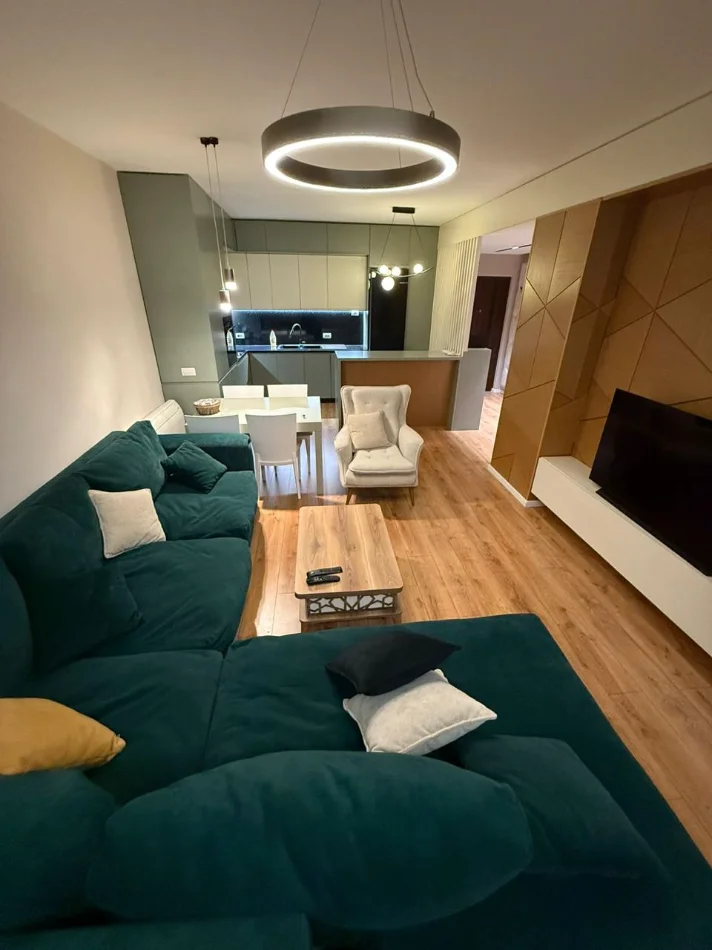 Tirane, jepet me qera apartament 2+1+Aneks+Ballkon Kati 8, 1.100 € (ish fusha e aviacionit)