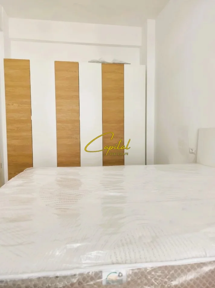 Tirane, jepet me qera apartament 1+1 Kati 3, 60 m² 400 € (FRESKU)
