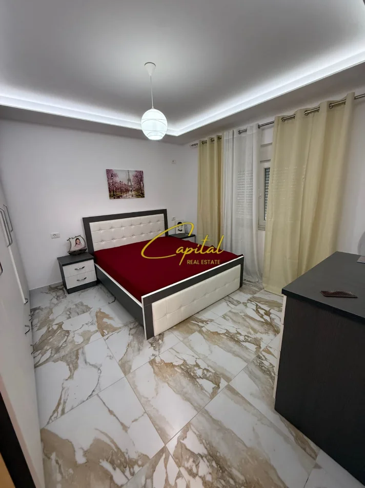 Tirane, jepet me qera apartament 2+1 Kati 2, 100 m² 650 € (ALI DEMI)