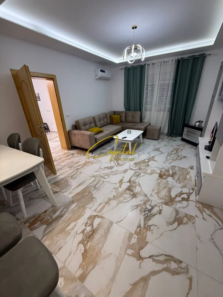 Tirane, jepet me qera apartament 2+1 Kati 2, 100 m² 650 € (ALI DEMI)