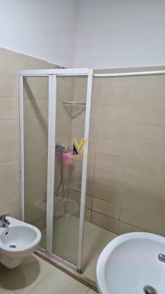 Tirane, jepet me qera apartament 1+1+Ballkon Kati 0, 60 m² 520 € (RRUGA E DIBRES)