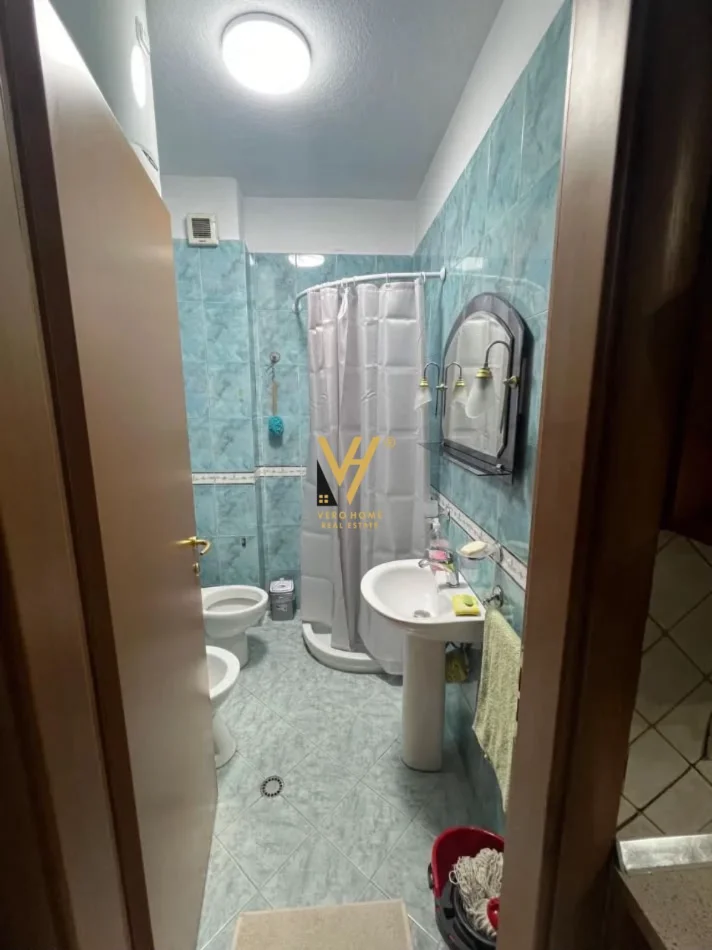 Tirane, jepet me qera apartament 1+1+Ballkon Kati 1, 65 m² 570 € (RRUGA FORTUZI)