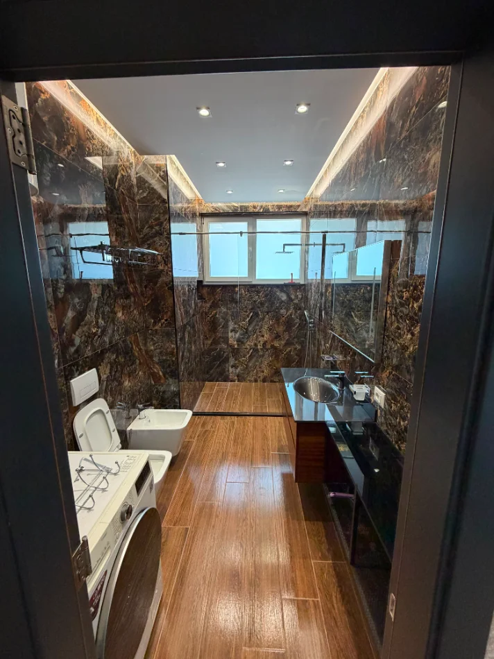 Tirane, jepet me qera apartament 1+1 , 50 m² 800 € 
