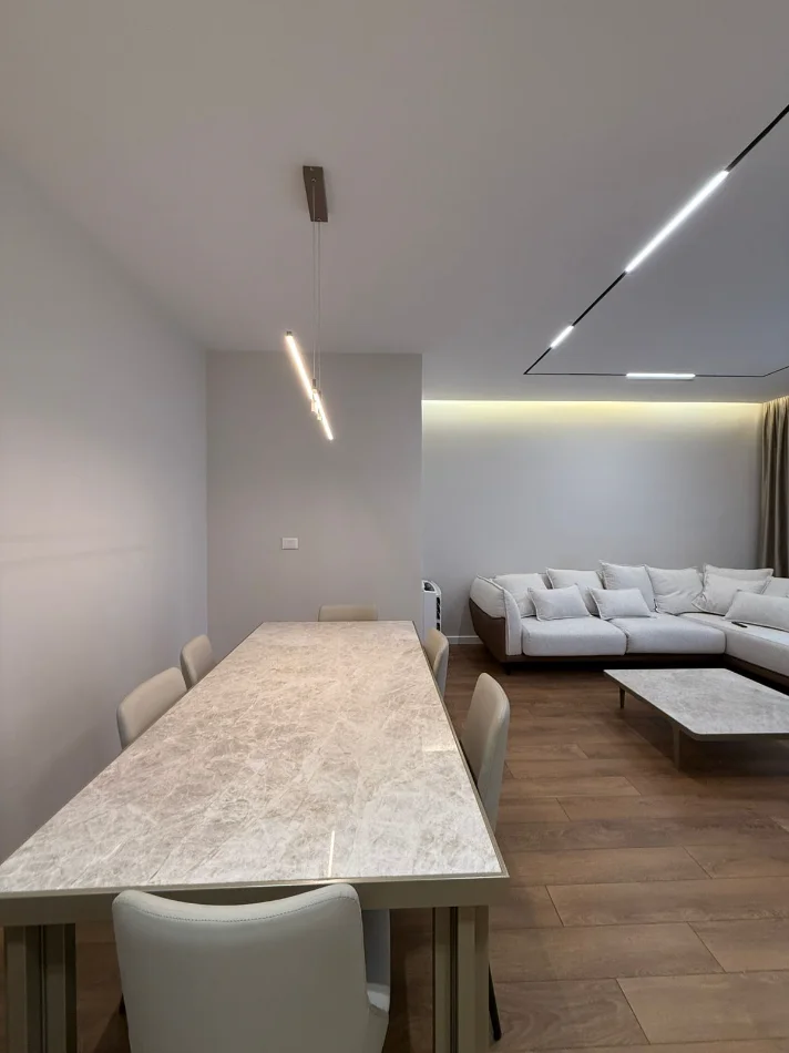 Tirane, jepet me qera apartament 2+1+Aneks+Ballkon , 130 m² 1.300 € (kodra e diellit)