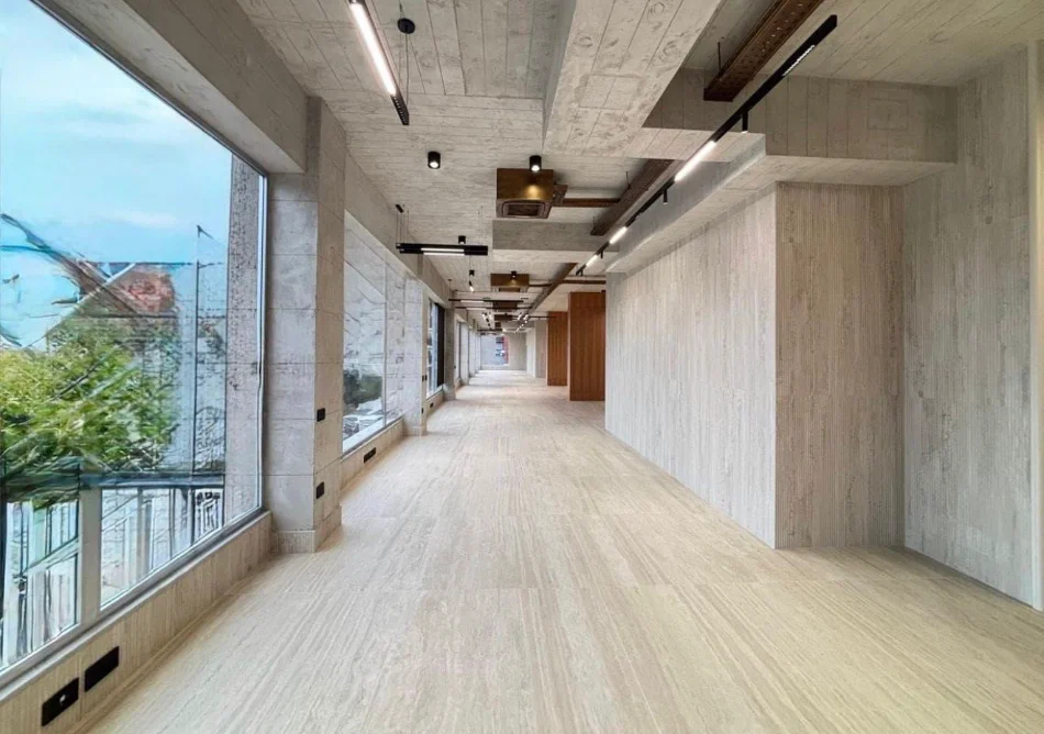 Tirane, shitet ambjent biznesi Kati 1, 430 m² (Kompleksi Delijorgji)