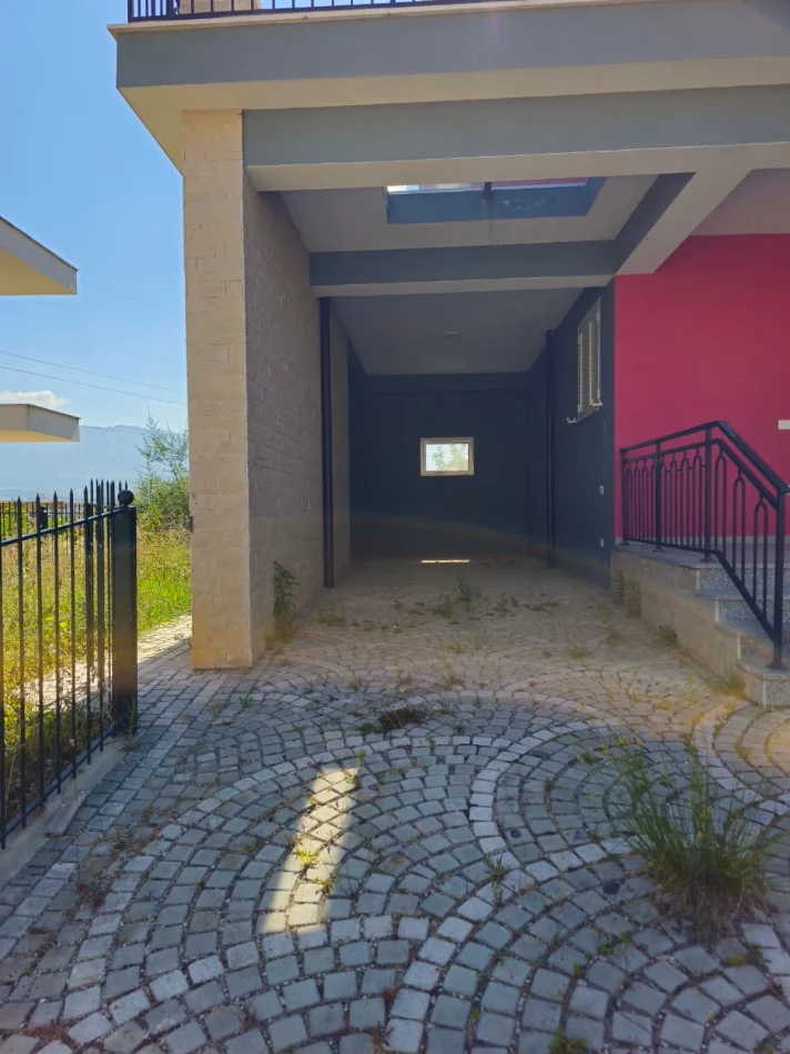 Tirane, jepet me qera Vile Vile 3 Katshe , 650 m² 4.000 € (TEG)