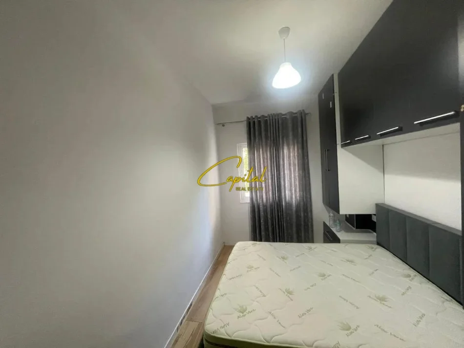 Tirane, jepet me qera apartament 1+1 Kati 1, 60 m² 350 € (FRESKU)