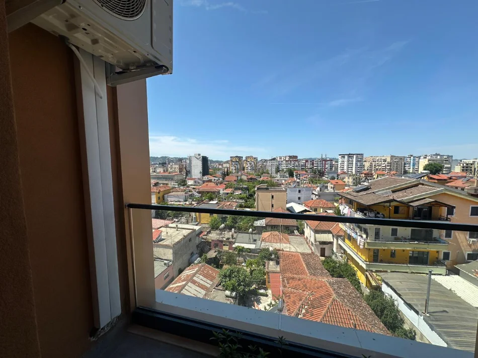 Tirane, jepet me qera apartament 1+1+Ballkon , 600 € (Stacioni Trenit)